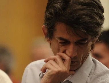 Οκτώβριος 2011: Ο Καρανίκας ως «εθνίκι» διαδηλωτής διακόπτει την παρέλαση στην Θεσσαλονίκη! (βίντεο)